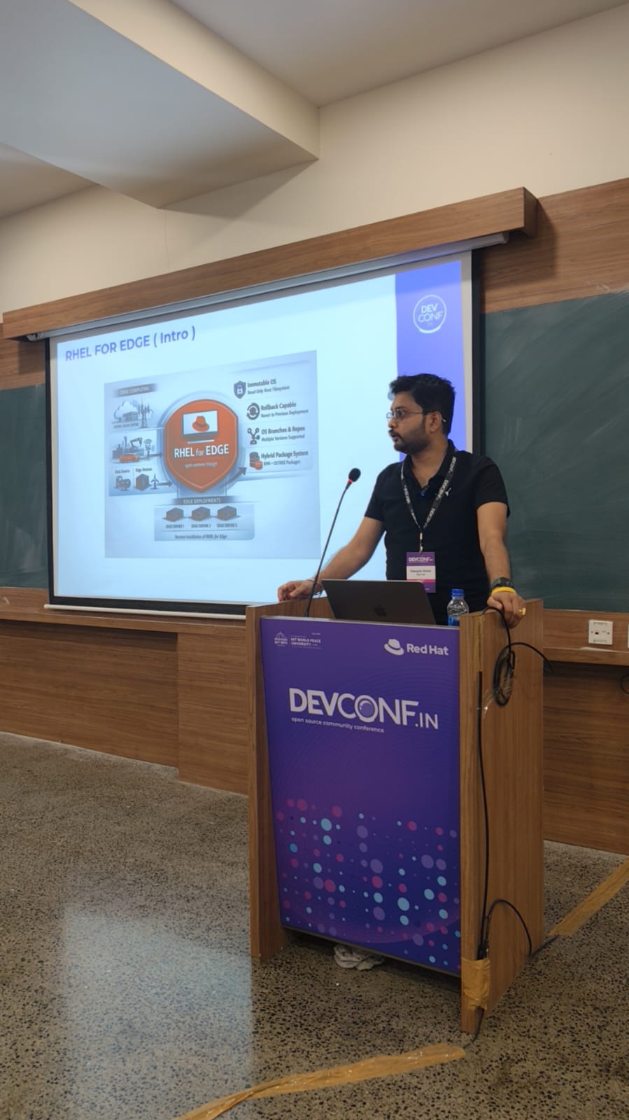 Dipayan Dutta presenting a talk on RHEL for Edge at DevConf.IN